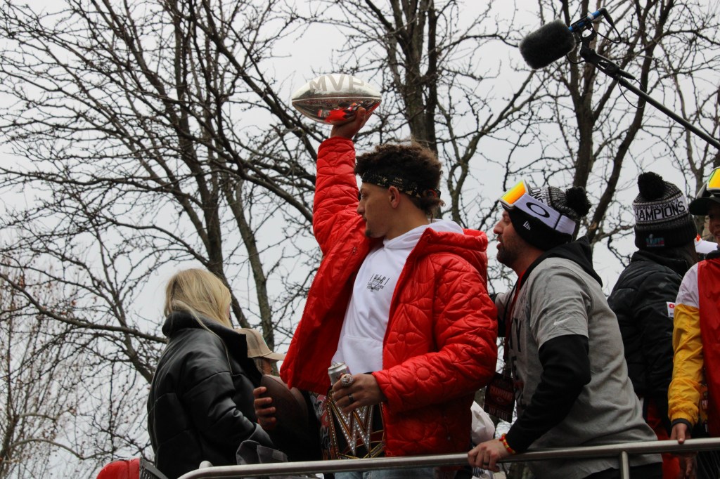 Patrick Mahomes lifts his Super Bowl MVP trophy